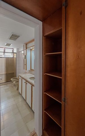 Apartamento à venda com 170m², 4 quartos e 3 vagas Apartamento à venda com 170m², 4 quartos e 3 vagasCloset