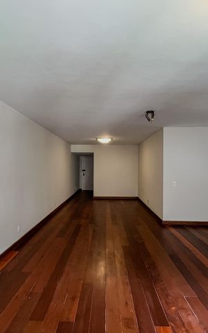 Apartamento à venda com 170m², 4 quartos e 3 vagas Apartamento à venda com 170m², 4 quartos e 3 vagasSala