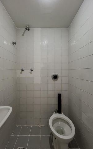 Apartamento à venda com 170m², 4 quartos e 3 vagas Apartamento à venda com 170m², 4 quartos e 3 vagasBanheiro de serviço