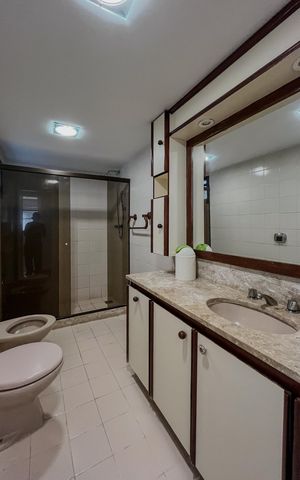 Apartamento à venda com 170m², 4 quartos e 3 vagas Apartamento à venda com 170m², 4 quartos e 3 vagasBanheiro social