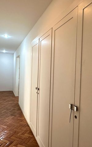 Apartamento à venda com 445m², 7 quartos e 1 vaga Apartamento à venda com 445m², 7 quartos e 1 vagaCorredor
