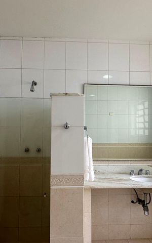 Apartamento à venda com 445m², 7 quartos e 1 vaga Apartamento à venda com 445m², 7 quartos e 1 vagaBanheiro da Suíte 2