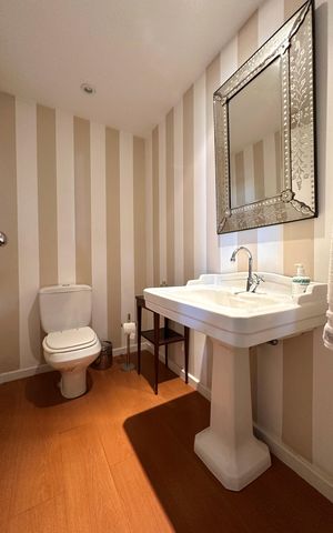 Apartamento à venda com 445m², 7 quartos e 1 vaga Apartamento à venda com 445m², 7 quartos e 1 vagaLavabo