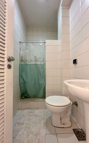 Apartamento à venda com 445m², 7 quartos e 1 vaga Apartamento à venda com 445m², 7 quartos e 1 vagaBanheiro de Serviço