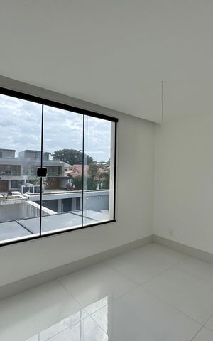 Casa à venda com 402m², 4 quartos e 4 vagas Casa à venda com 402m², 4 quartos e 4 vagasSuíte 2