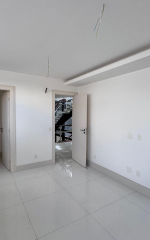 Casa à venda com 402m², 4 quartos e 4 vagas Casa à venda com 402m², 4 quartos e 4 vagasSuíte 4
