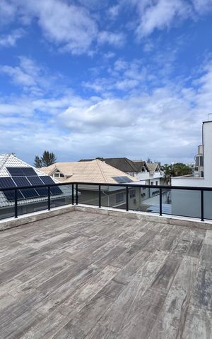 Casa à venda com 402m², 4 quartos e 4 vagas Casa à venda com 402m², 4 quartos e 4 vagasTerraço