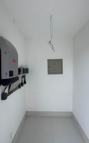 Casa à venda com 402m², 4 quartos e 4 vagas Casa à venda com 402m², 4 quartos e 4 vagasSalão - Painel Placas Fotovoltaicas