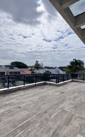 Casa à venda com 402m², 4 quartos e 4 vagas Casa à venda com 402m², 4 quartos e 4 vagasTerraço