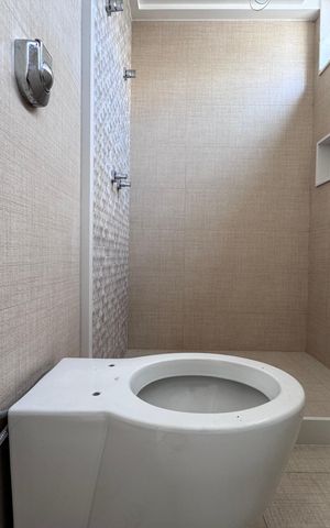 Casa à venda com 402m², 4 quartos e 4 vagas Casa à venda com 402m², 4 quartos e 4 vagasSuíte 4 - Banheiro