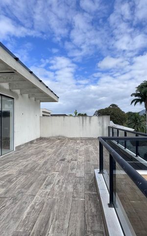 Casa à venda com 402m², 4 quartos e 4 vagas Casa à venda com 402m², 4 quartos e 4 vagasTerraço