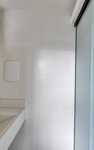 Casa à venda com 402m², 4 quartos e 4 vagas Casa à venda com 402m², 4 quartos e 4 vagasÁrea externa - Banheiro