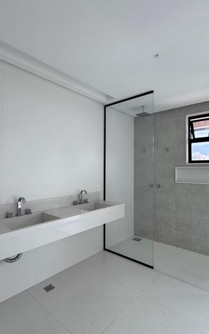 Casa à venda com 402m², 4 quartos e 4 vagas Casa à venda com 402m², 4 quartos e 4 vagasSuíte 1 - Banheiro