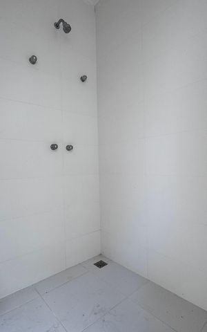 Casa à venda com 402m², 4 quartos e 4 vagas Casa à venda com 402m², 4 quartos e 4 vagasÁrea externa