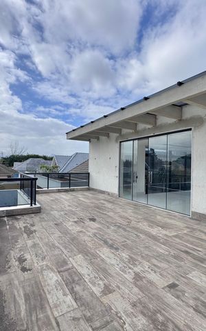Casa à venda com 402m², 4 quartos e 4 vagas Casa à venda com 402m², 4 quartos e 4 vagasTerraço