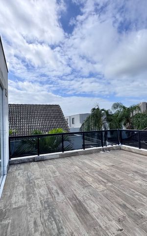 Casa à venda com 402m², 4 quartos e 4 vagas Casa à venda com 402m², 4 quartos e 4 vagasTerraço