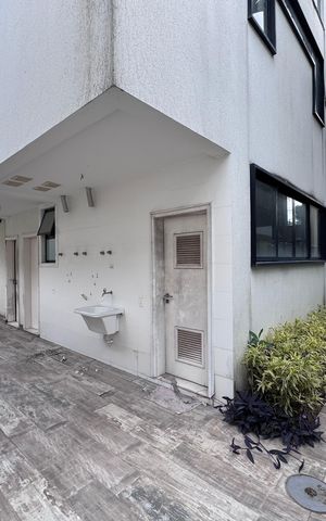 Casa à venda com 402m², 4 quartos e 4 vagas Casa à venda com 402m², 4 quartos e 4 vagasÁrea externa - Área de Serviço