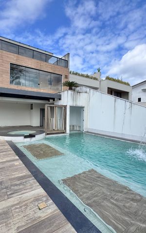 Casa à venda com 402m², 4 quartos e 4 vagas Casa à venda com 402m², 4 quartos e 4 vagasFachada
