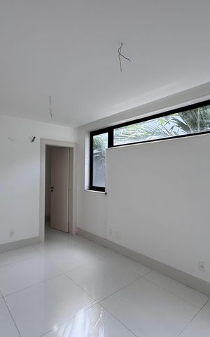 Casa à venda com 402m², 4 quartos e 4 vagas Casa à venda com 402m², 4 quartos e 4 vagasSuíte 3
