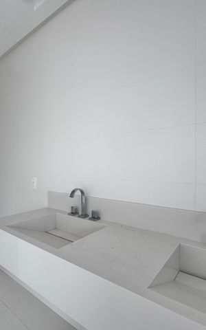 Casa à venda com 402m², 4 quartos e 4 vagas Casa à venda com 402m², 4 quartos e 4 vagasSuíte 1 - Banheiro