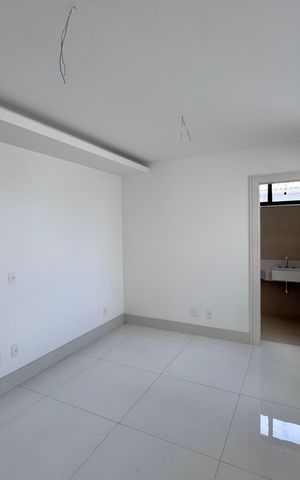 Casa à venda com 402m², 4 quartos e 4 vagas Casa à venda com 402m², 4 quartos e 4 vagasSuíte 4