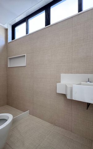 Casa à venda com 402m², 4 quartos e 4 vagas Casa à venda com 402m², 4 quartos e 4 vagasSuíte 4 - Banheiro