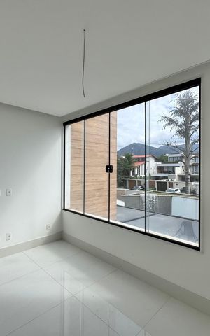 Casa à venda com 402m², 4 quartos e 4 vagas Casa à venda com 402m², 4 quartos e 4 vagasSuíte 2