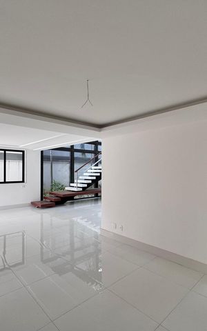 Casa à venda com 402m², 4 quartos e 4 vagas Casa à venda com 402m², 4 quartos e 4 vagasSala