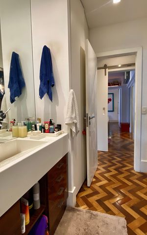 Apartamento à venda com 146m², 3 quartos e 1 vaga Apartamento à venda com 146m², 3 quartos e 1 vagaBanheiro da Suíte