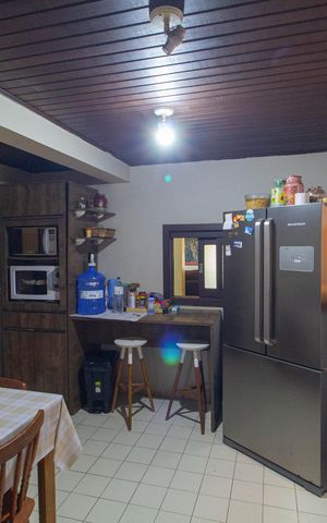 Casa à venda com 243m², 4 quartos e 3 vagas Casa à venda com 243m², 4 quartos e 3 vagasCozinha