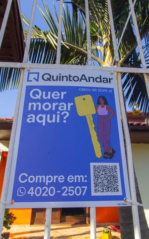 Casa à venda com 243m², 4 quartos e 3 vagas Casa à venda com 243m², 4 quartos e 3 vagasPlaca