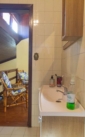 Casa à venda com 243m², 4 quartos e 3 vagas Casa à venda com 243m², 4 quartos e 3 vagasBanheiro