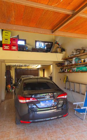 Casa à venda com 243m², 4 quartos e 3 vagas Casa à venda com 243m², 4 quartos e 3 vagasGaragem