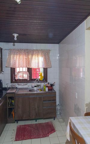 Casa à venda com 243m², 4 quartos e 3 vagas Casa à venda com 243m², 4 quartos e 3 vagasCozinha