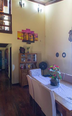 Casa à venda com 243m², 4 quartos e 3 vagas Casa à venda com 243m², 4 quartos e 3 vagasSala de Jantar