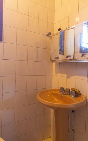 Casa à venda com 243m², 4 quartos e 3 vagas Casa à venda com 243m², 4 quartos e 3 vagasBanheiro de serviço