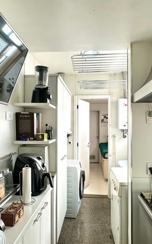 Apartamento à venda com 330m², 4 quartos e 2 vagas Apartamento à venda com 330m², 4 quartos e 2 vagasCozinha
