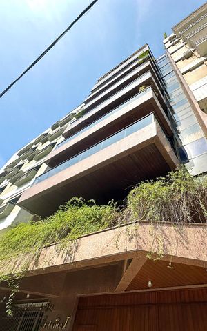 Apartamento à venda com 330m², 4 quartos e 2 vagas Apartamento à venda com 330m², 4 quartos e 2 vagasFachada