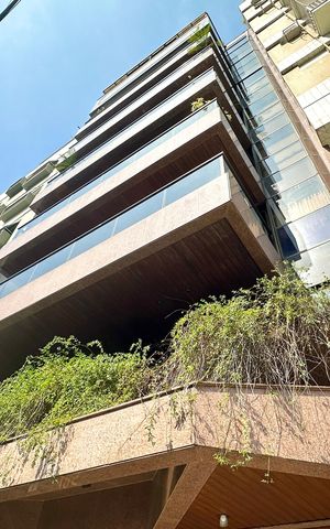 Apartamento à venda com 330m², 4 quartos e 2 vagas Apartamento à venda com 330m², 4 quartos e 2 vagasFachada
