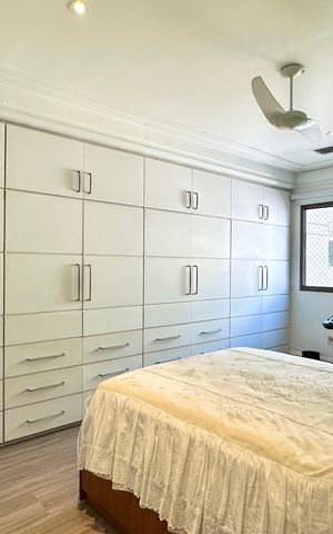 Apartamento à venda com 330m², 4 quartos e 2 vagas Apartamento à venda com 330m², 4 quartos e 2 vagasSuíte 3