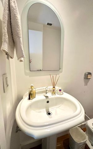 Apartamento à venda com 330m², 4 quartos e 2 vagas Apartamento à venda com 330m², 4 quartos e 2 vagasLavabo