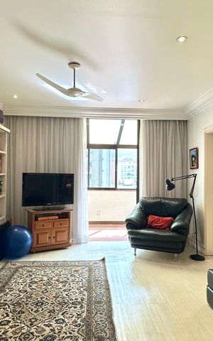 Apartamento à venda com 330m², 4 quartos e 2 vagas Apartamento à venda com 330m², 4 quartos e 2 vagasSuíte 1