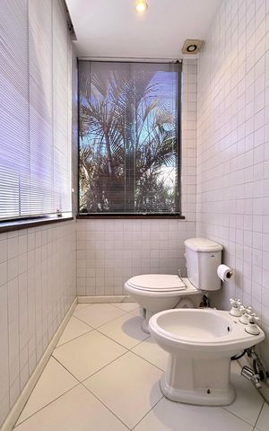 Apartamento à venda com 330m², 4 quartos e 2 vagas Apartamento à venda com 330m², 4 quartos e 2 vagasBanheiro da Suíte 1