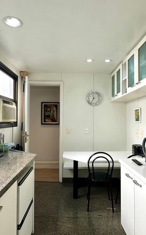 Apartamento à venda com 330m², 4 quartos e 2 vagas Apartamento à venda com 330m², 4 quartos e 2 vagasCozinha