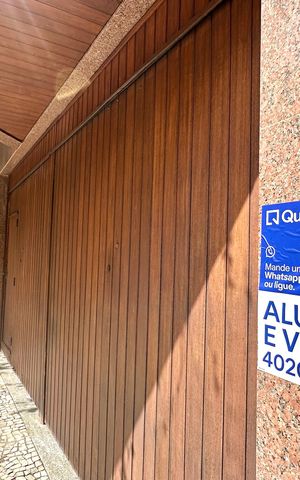 Apartamento à venda com 330m², 4 quartos e 2 vagas Apartamento à venda com 330m², 4 quartos e 2 vagasPlaca
