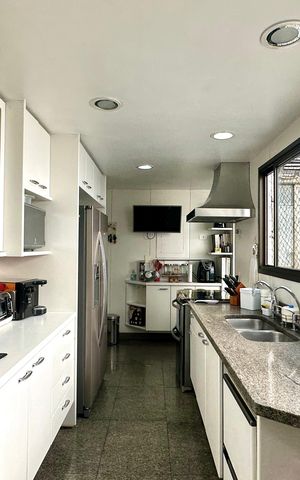 Apartamento à venda com 330m², 4 quartos e 2 vagas Apartamento à venda com 330m², 4 quartos e 2 vagasCozinha