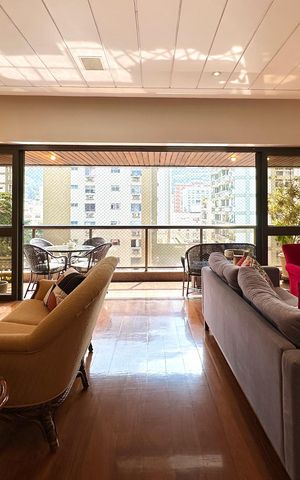 Apartamento à venda com 330m², 4 quartos e 2 vagas Apartamento à venda com 330m², 4 quartos e 2 vagasSala