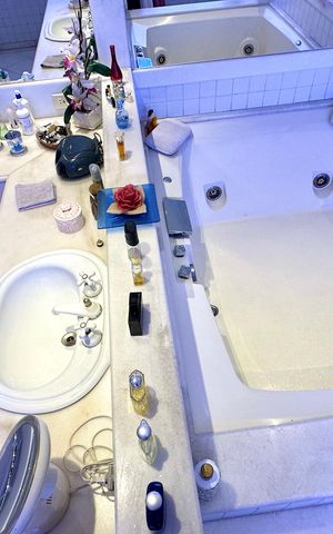 Apartamento à venda com 330m², 4 quartos e 2 vagas Apartamento à venda com 330m², 4 quartos e 2 vagasBanheiro da Suíte 1