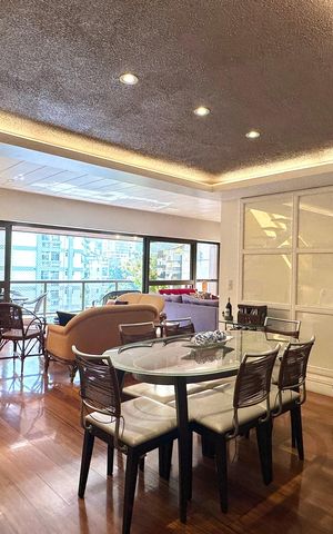 Apartamento à venda com 330m², 4 quartos e 2 vagas Apartamento à venda com 330m², 4 quartos e 2 vagasSala