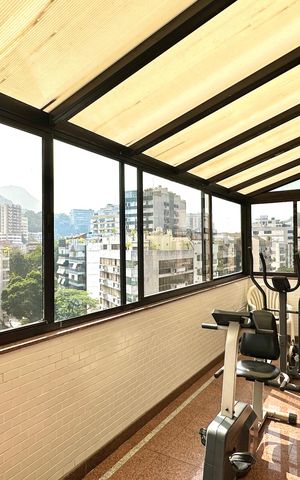 Apartamento à venda com 330m², 4 quartos e 2 vagas Apartamento à venda com 330m², 4 quartos e 2 vagasVaranda da Suíte 1